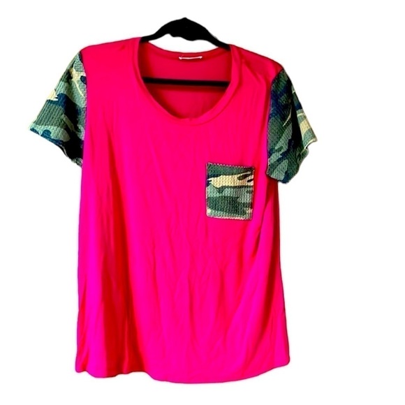 Bombom hot pink with camouflage sleeves and pocket t-shirt - Picture 1 of 5